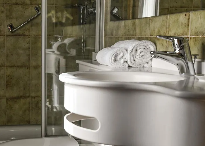 Отель Adler Деггенхаузерталь